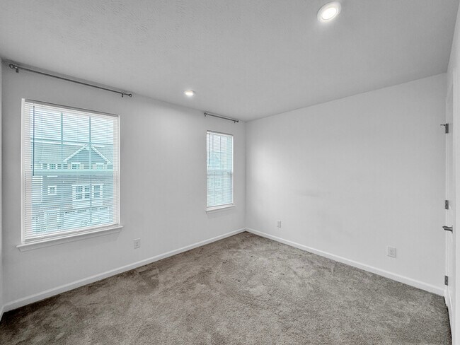 Building Photo - Pet-Friendly 3 Bedroom, 2.5 Bath Home for Rent in Cuyahoga Falls – Spacious & Charming!