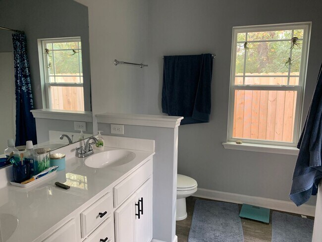 Building Photo - 153 Backfield Pl