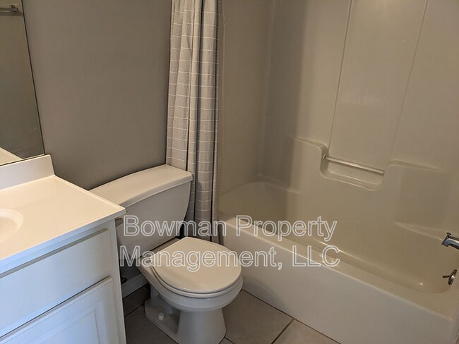 Building Photo - 660 S Barnett Shoals Rd