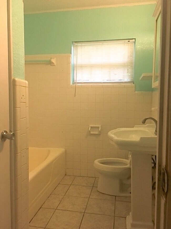 Building Photo - ***Charming 3 Bedroom, 2 Bath Home in Bart...