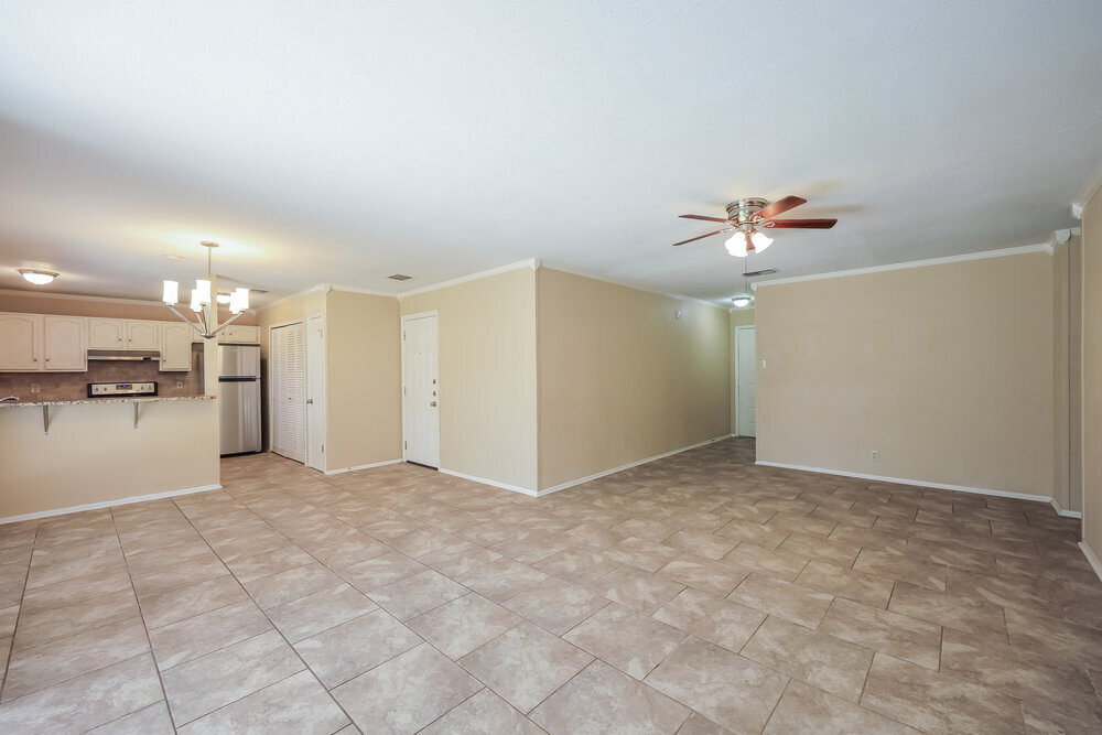 Building Photo - 7531 Lago Frio