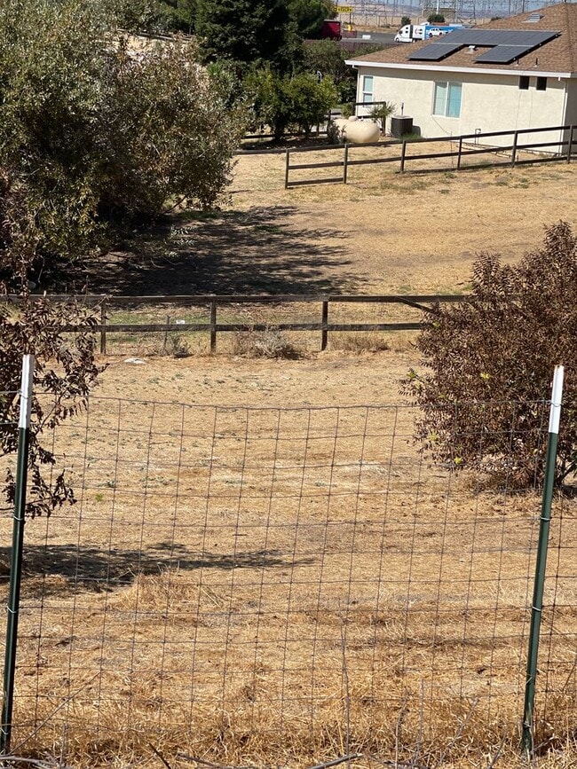 Building Photo - 5-Bedroom, 3-Bathroom Home for Rent on 1-A...