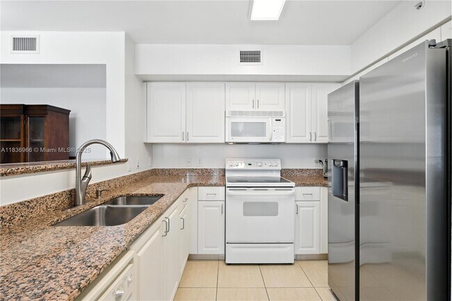 Building Photo - 1155 Brickell Bay Dr
