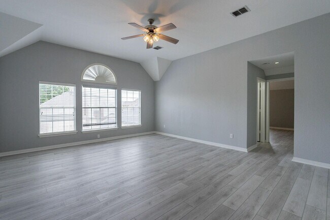 Building Photo - 7728 Saragosa Creek Dr