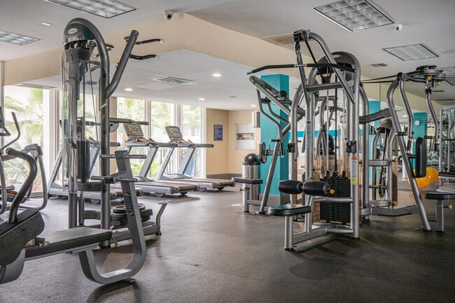 Building Photo - 3333 W 2nd St