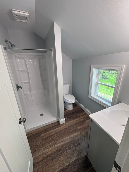 Bathroom - 1001 N Juniata St