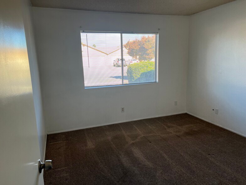 Building Photo - 1931 Nuevo St