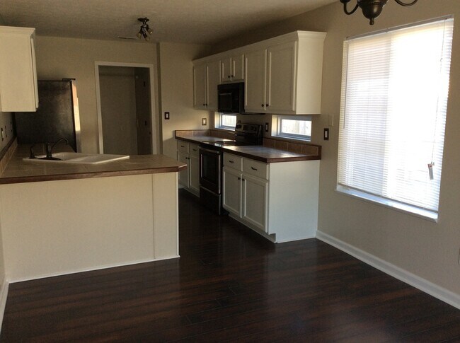 Building Photo - Greenwood - 3 BR home
