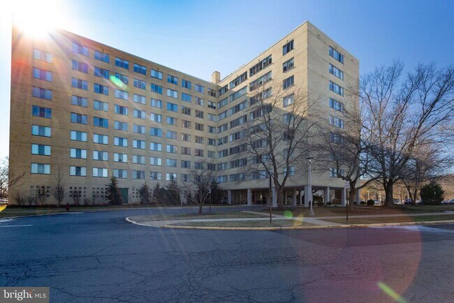 Building Photo - 6621 Wakefield Dr