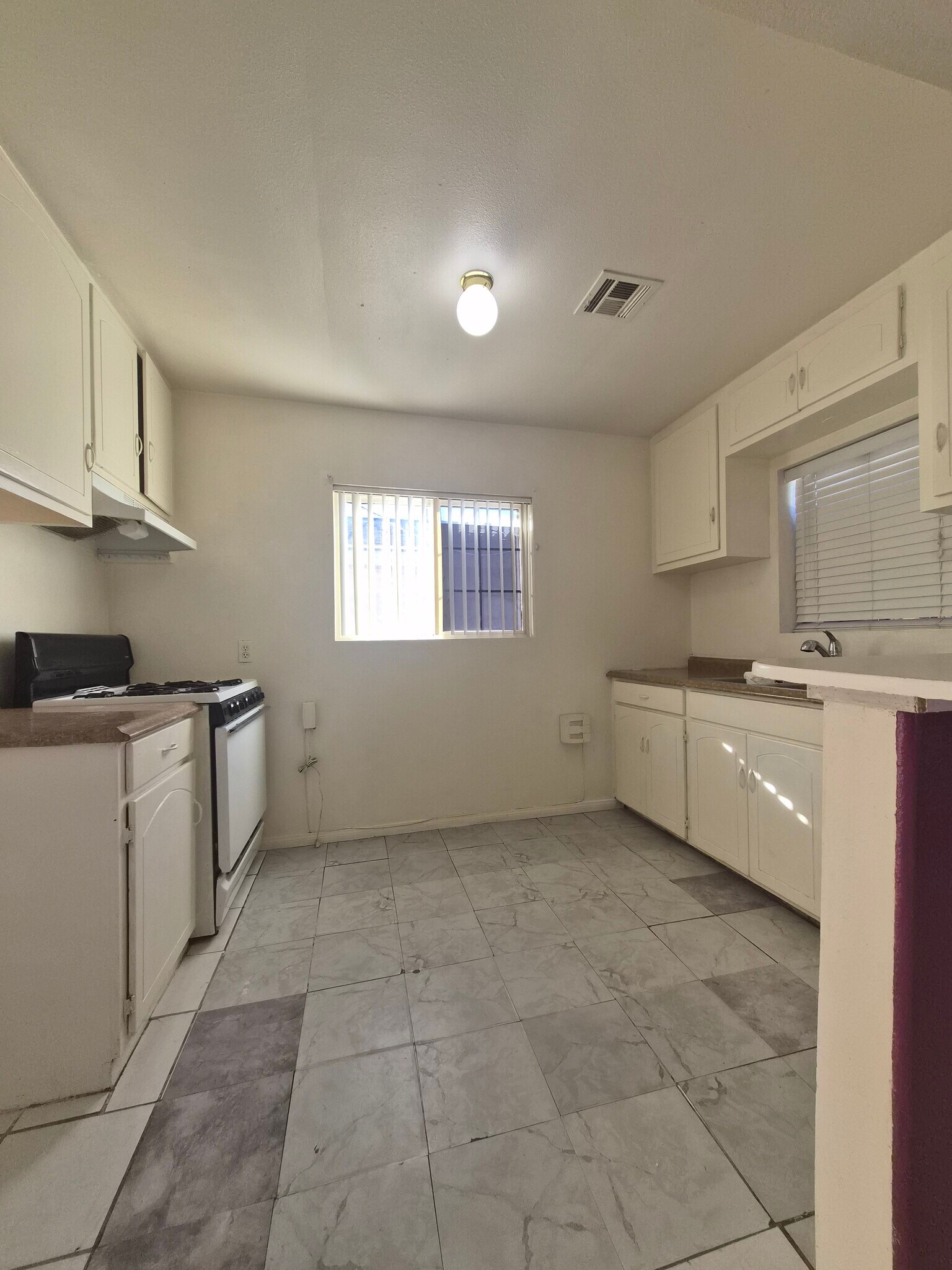 Building Photo - 45565 King St