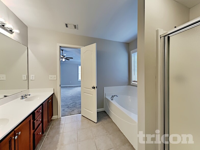 Building Photo - 4311 Glen Heights Way