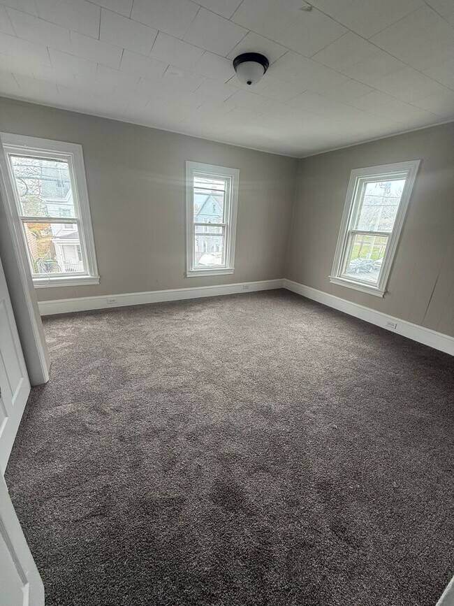 Building Photo - COMING SOON! 3 bedroom 1 bathroom Single Family Home!