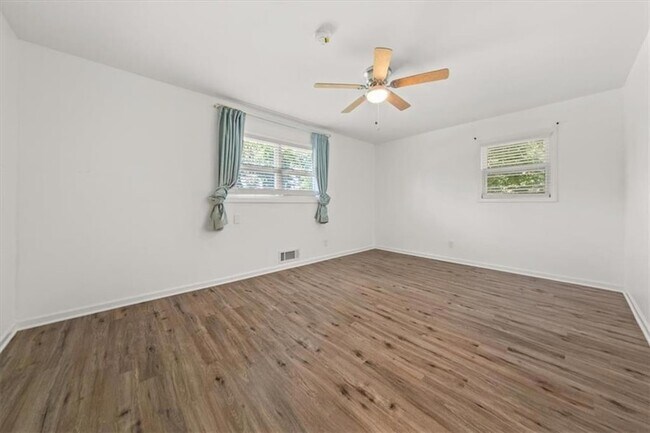 Building Photo - 5300 Binford Pl SW