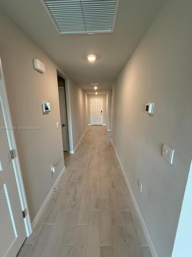 Building Photo - 3051 S Beechwood Cir