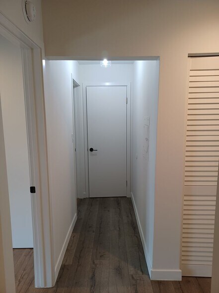 Building Photo - 7347 Haskell Ave