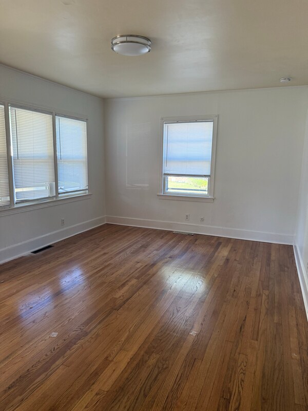 Building Photo - 1105 Sycamore Rd