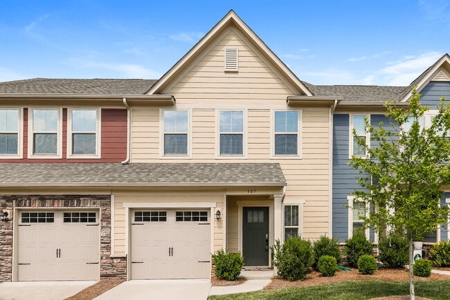 Building Photo - 307 Pond Place Ln