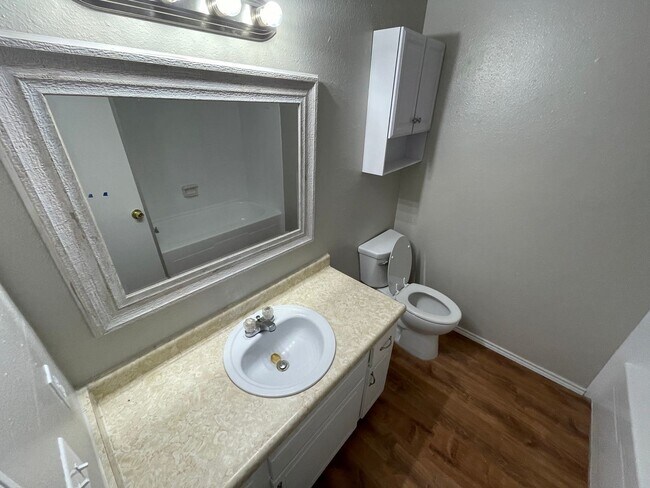 Building Photo - 3 br, 2 bath House - 2612 N Ann Arbor Ave....