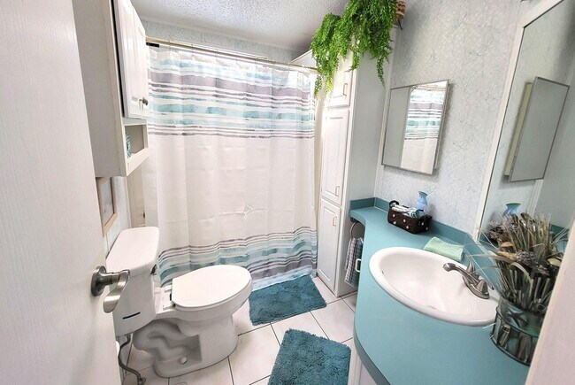 Building Photo - 8403 Delphinium Ct