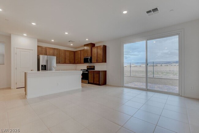 Building Photo - 2744 Tricase St