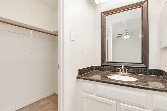 Building Photo - 11139 Holly Hill Ln