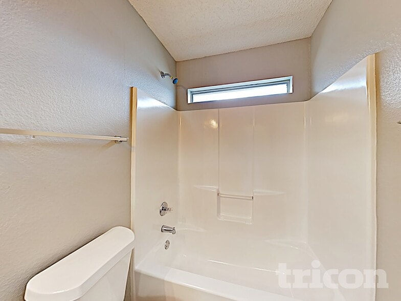 Building Photo - 229 Willow Creek Dr