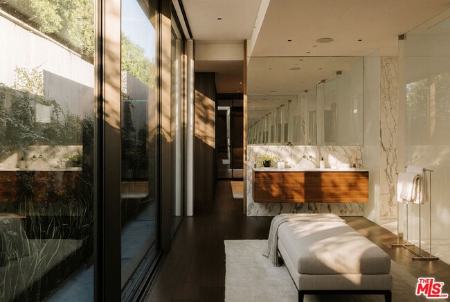 Building Photo - 9344 Nightingale Dr