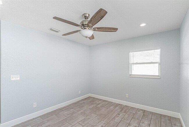 Building Photo - 3602 E 33rd Ave