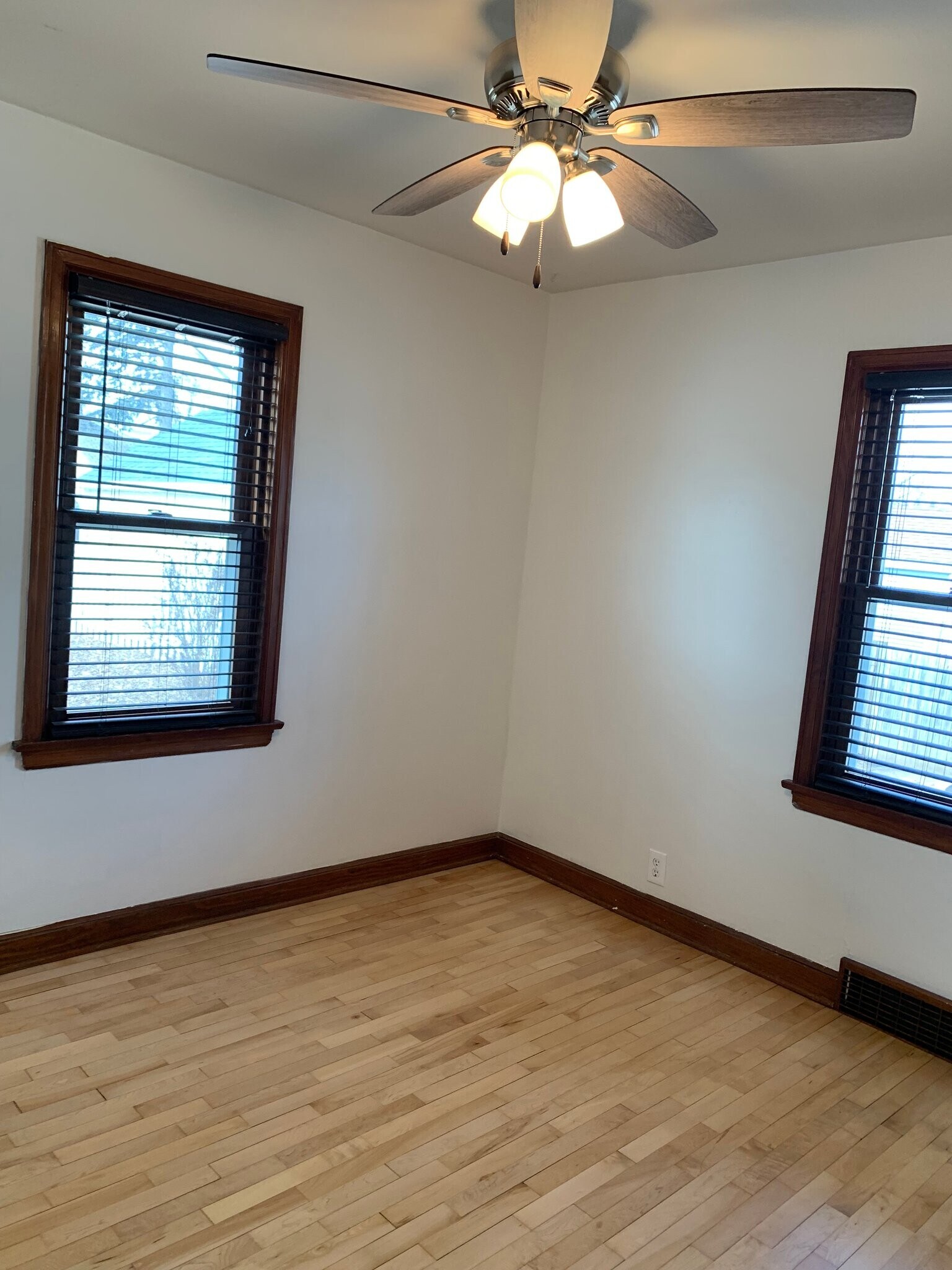 Building Photo - 1915 N Alvin St