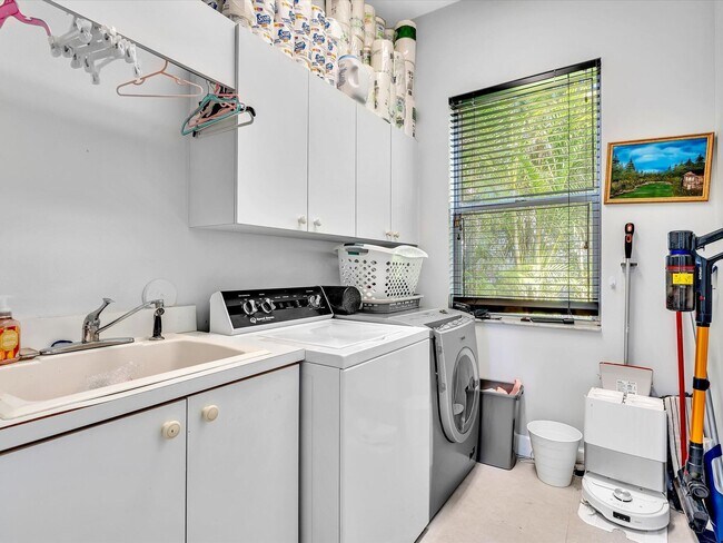 Building Photo - 6485 NW 32nd Way