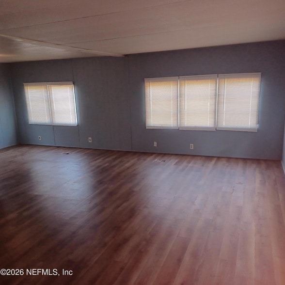 Building Photo - 463 Logan Ave