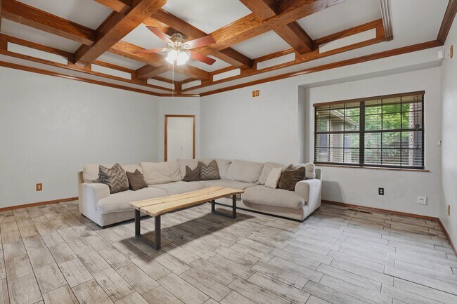Building Photo - 14125 Osage Dr