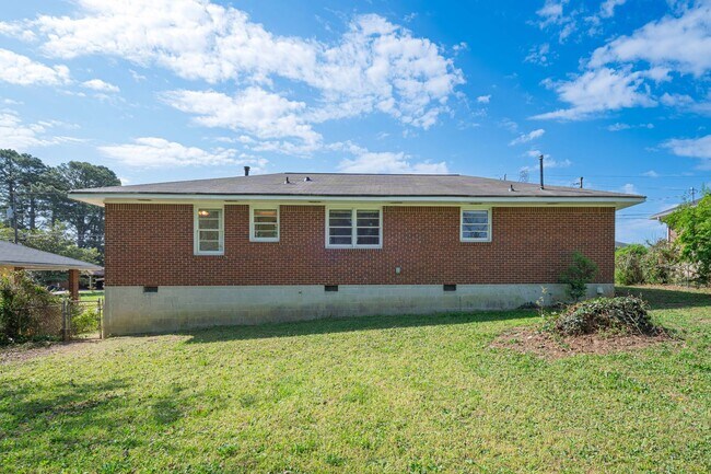 Building Photo - Updated 3BR Home with Fenced Yard on Quiet Street in Lake City