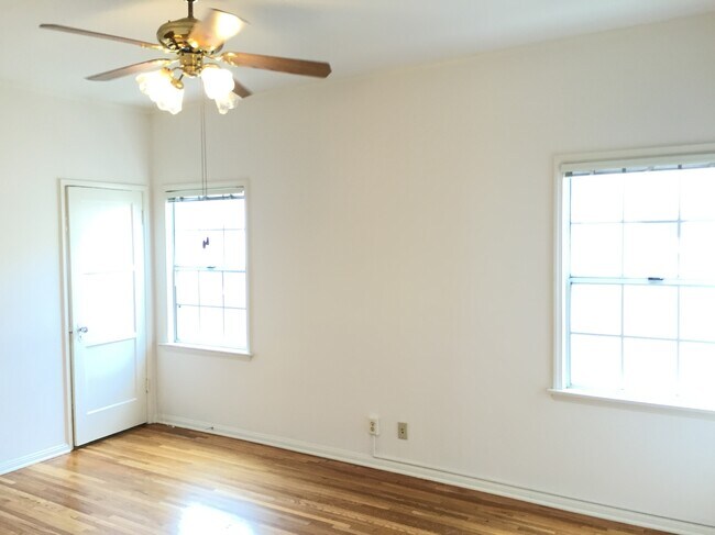 Second bedroom - 1054 Masselin Ave