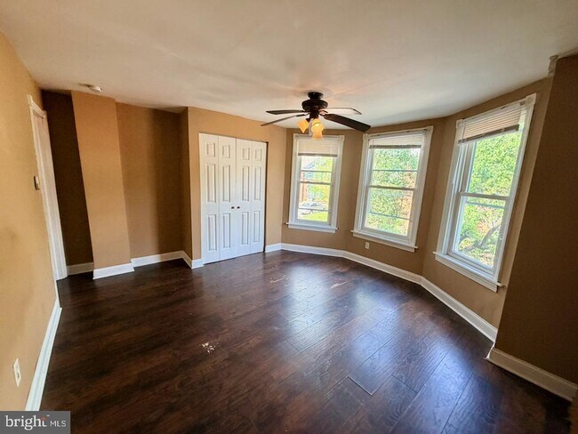 Building Photo - 400 W 3rd St