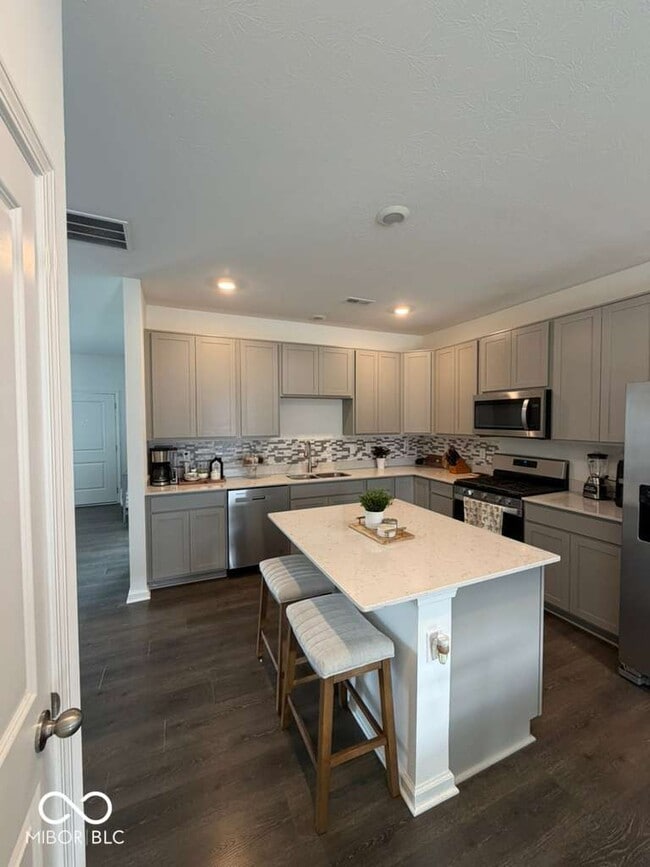 Building Photo - 6301 Rhinecliff Dr