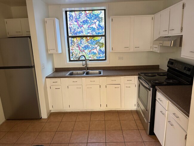 Building Photo - 6108 S Dorchester Ave