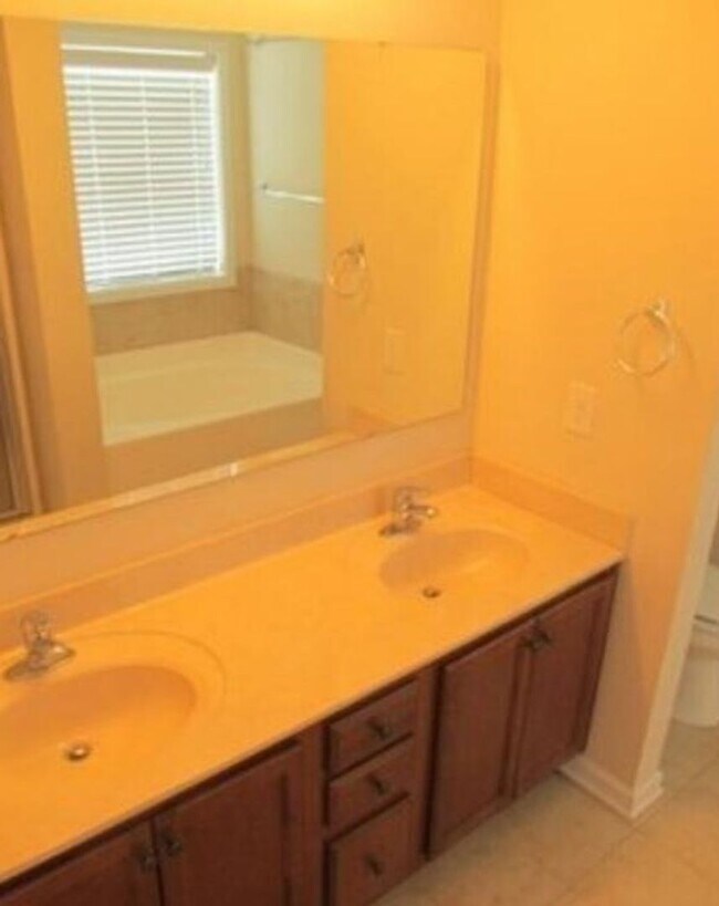 Building Photo - 2631 Green Heron Dr