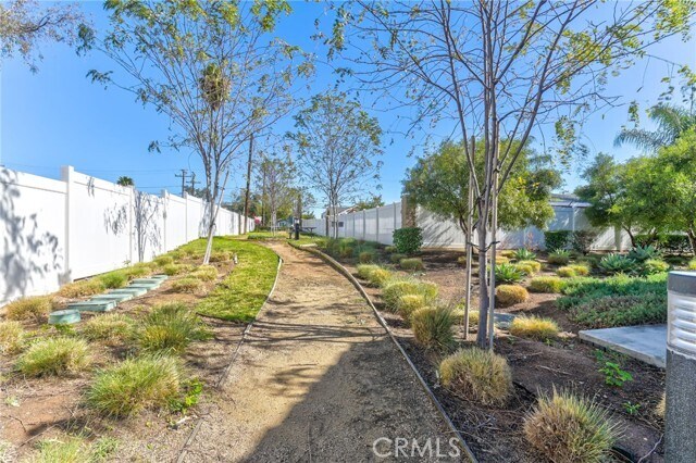 Building Photo - 13177 Edgemont St