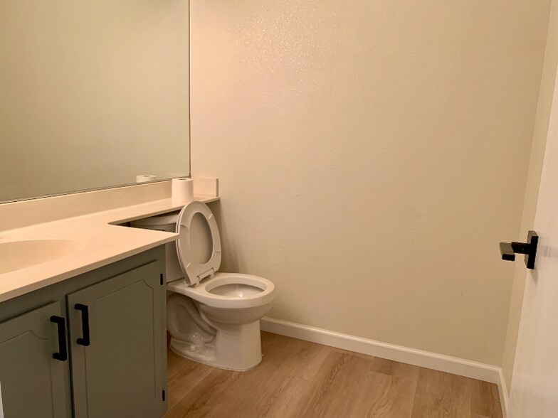 Building Photo - 3009 Lillard Dr