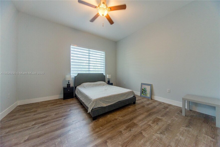 Building Photo - 4405 SW 64th Ct