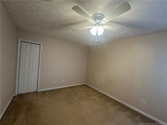 Building Photo - 2401 Larwood Dr
