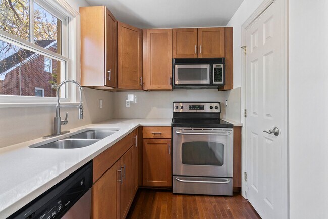 Building Photo - 552 Savannah Hwy