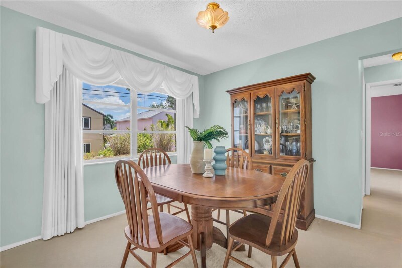 Building Photo - 2113 Malcolm Dr