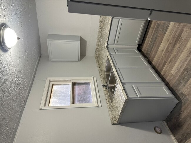 Building Photo - Nice single bedroom apartment close to dow...