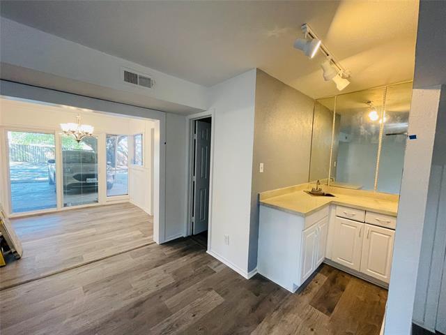 Building Photo - 5612 Marina Dr