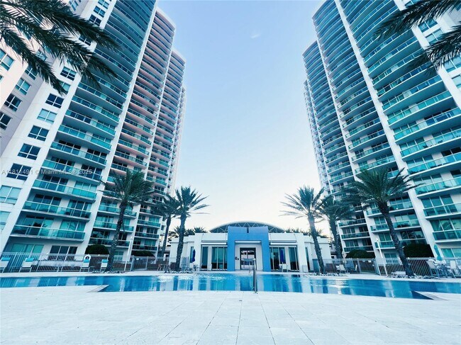 Building Photo - 231 Riverside Dr