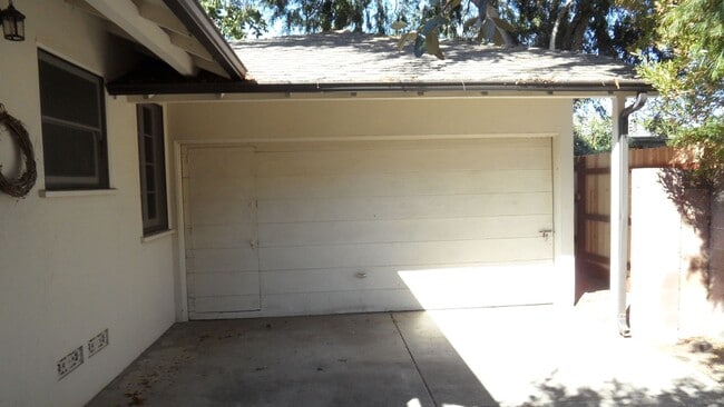 Building Photo - Old Towne Orange Single-Story 2BR, 1BA w/ ...