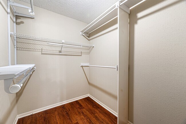 Building Photo - 2121 Hepburn St