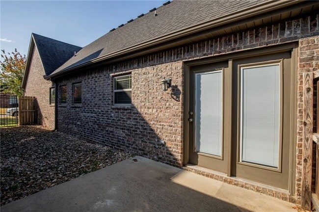 Building Photo - 3214 SW Stonepoint Ave